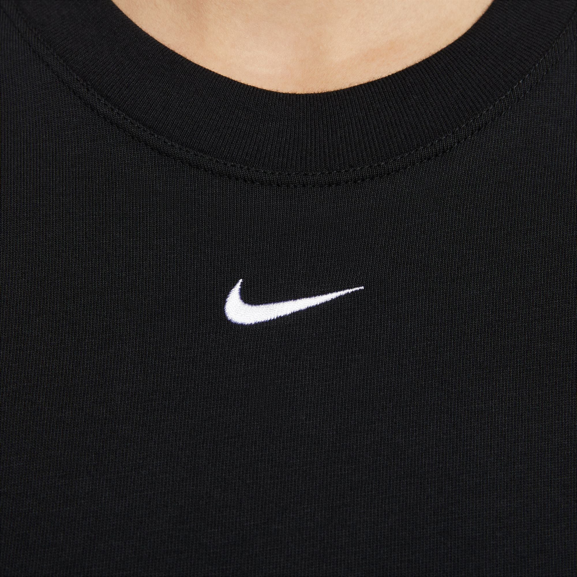 Nike Women Sportswear Essential Boxy T-Shirt | DD1238-010