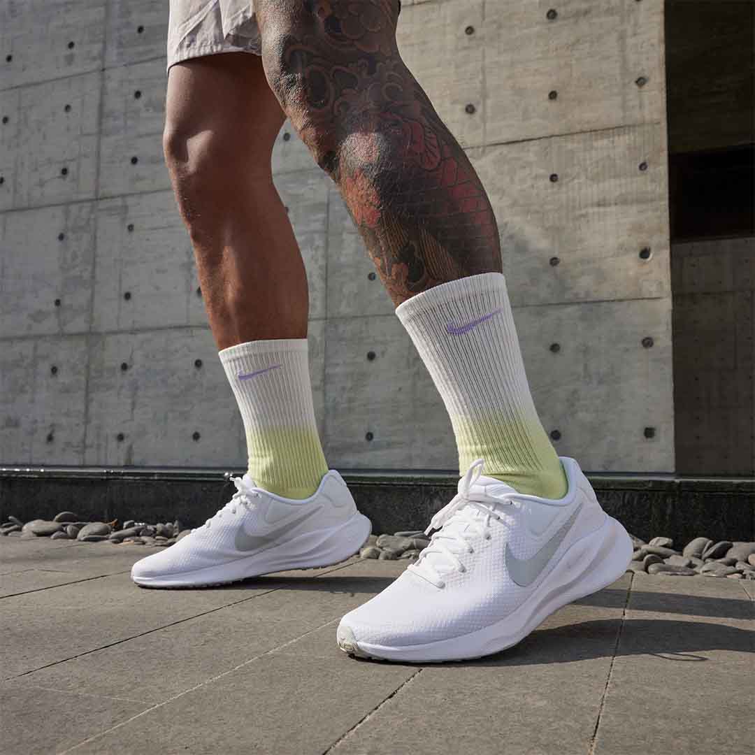 Nike Men Revolution 7