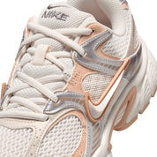 Nike Women V5 RNR Shoes | HQ7901-012