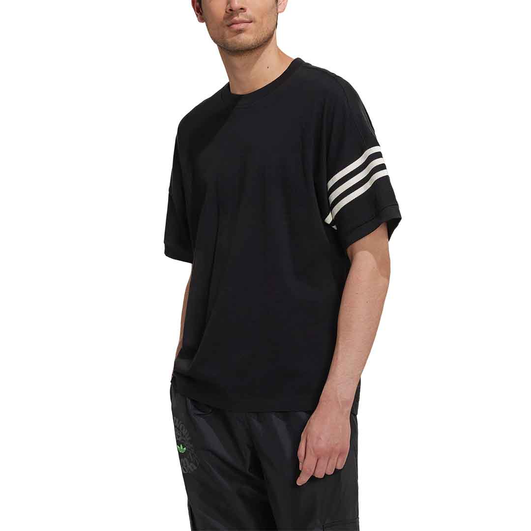 adidas Men Adicolor Neuclassics T-Shirt | HM1875