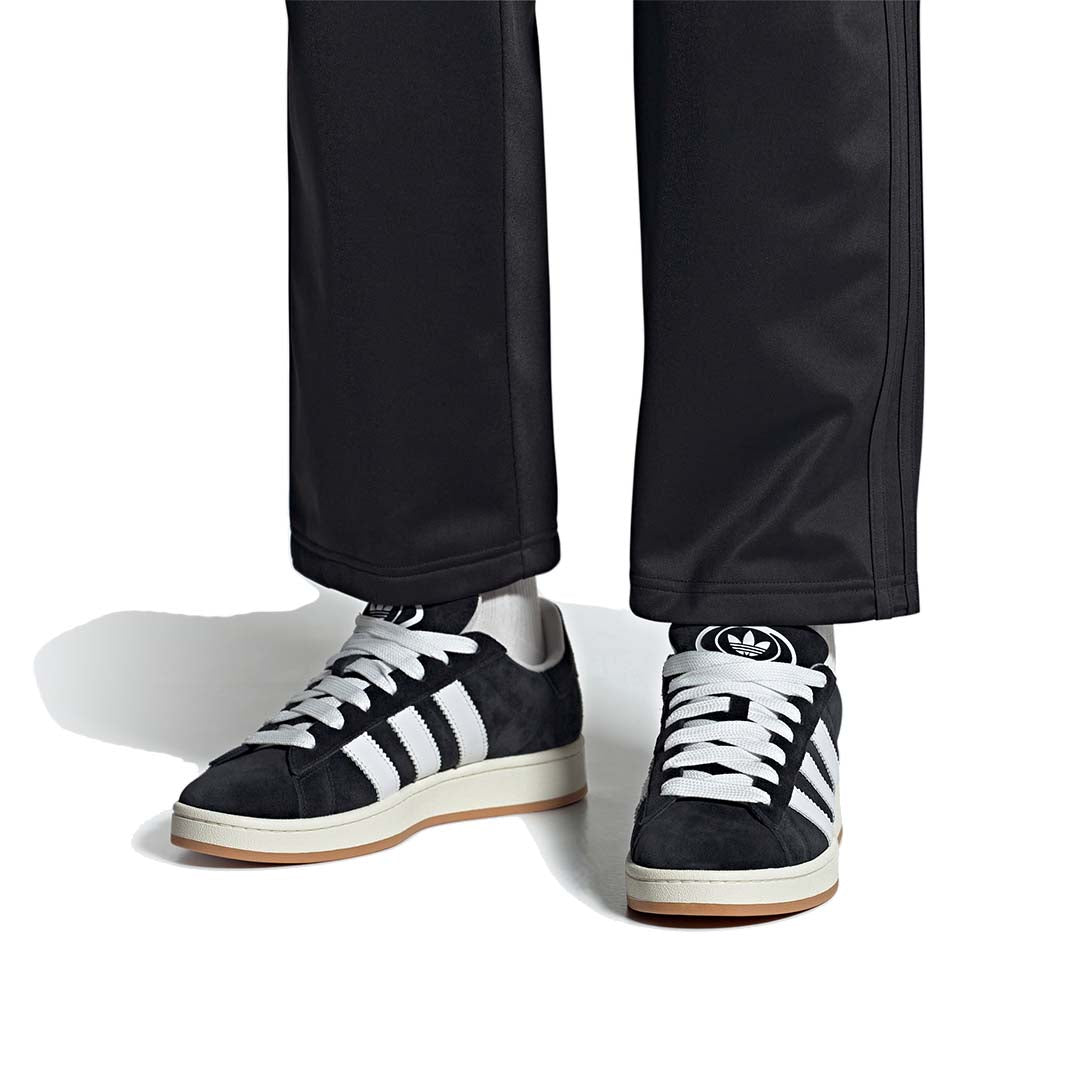 SCP-10635957:HQ8708_11_FOOTWEAR_On_Model_Front_View_grey.webp