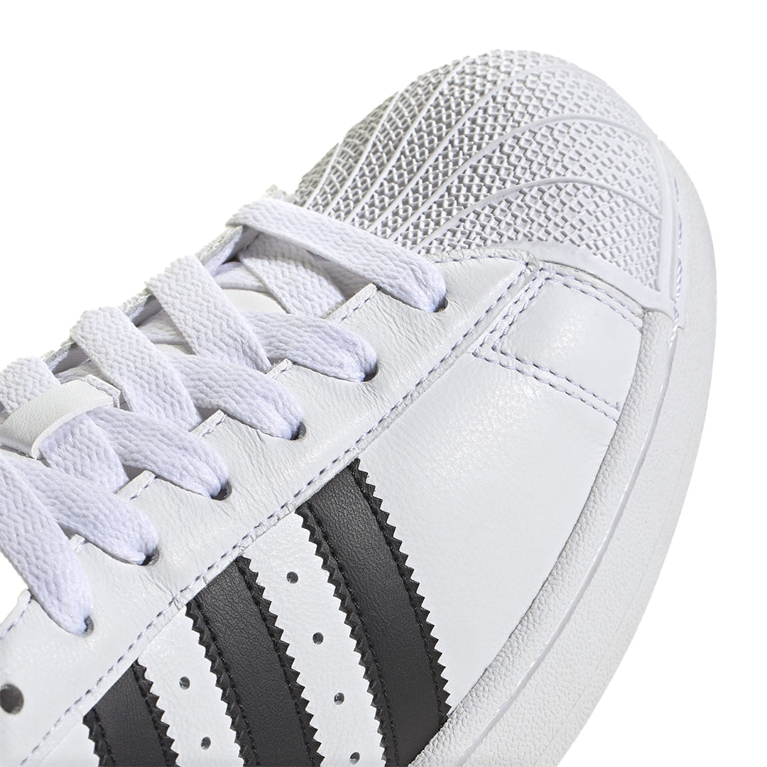 SCP-10826981:IH8659_8_FOOTWEAR_Photography_Detail_View_1_grey.webp