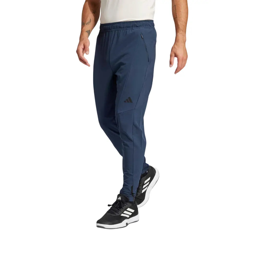 JI8160_3_APPAREL_OnModel_StandardView_grey.webp