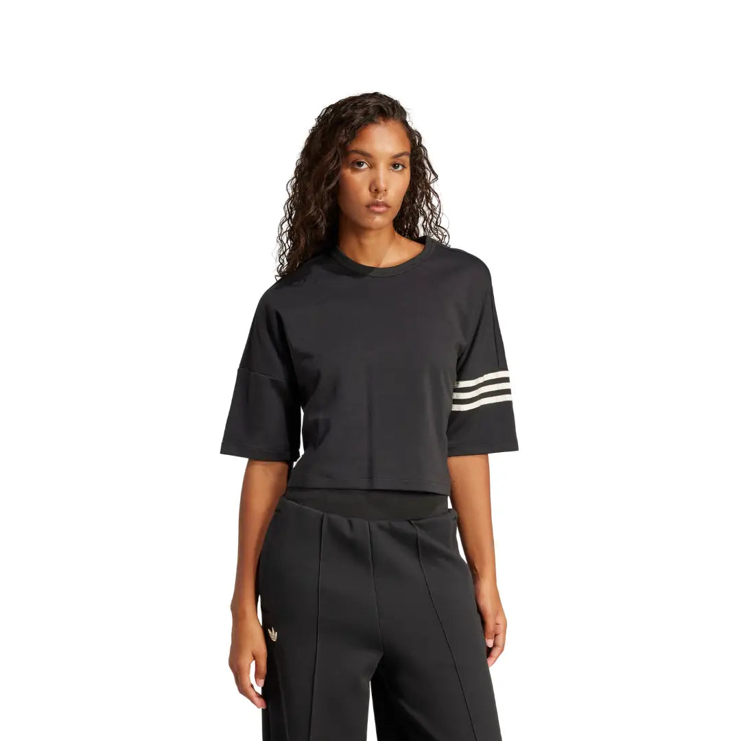 JI8510_2_APPAREL_OnModel_StandardView_grey.webp