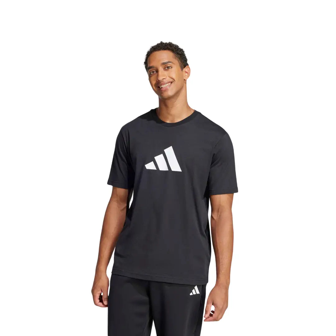 JI8770_3_APPAREL_OnModel_StandardView_grey.webp