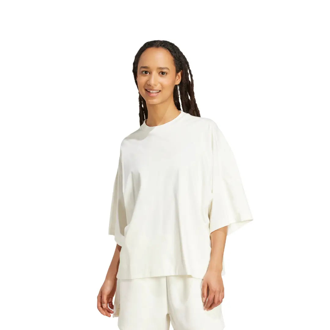 JV9888_2_APPAREL_OnModel_StandardView_grey.webp