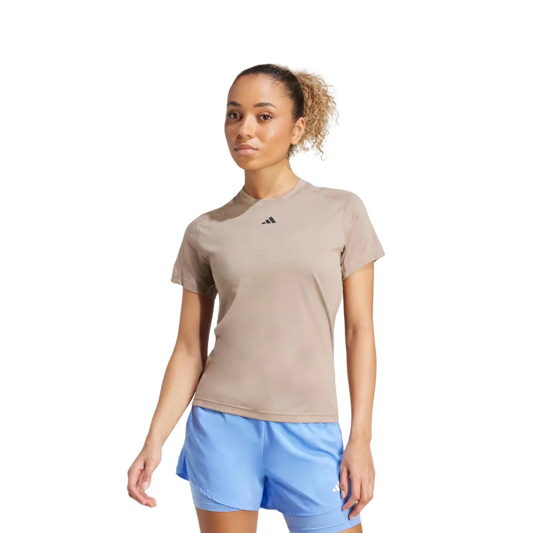 JY4570_2_APPAREL_OnModel_StandardView_grey.webp