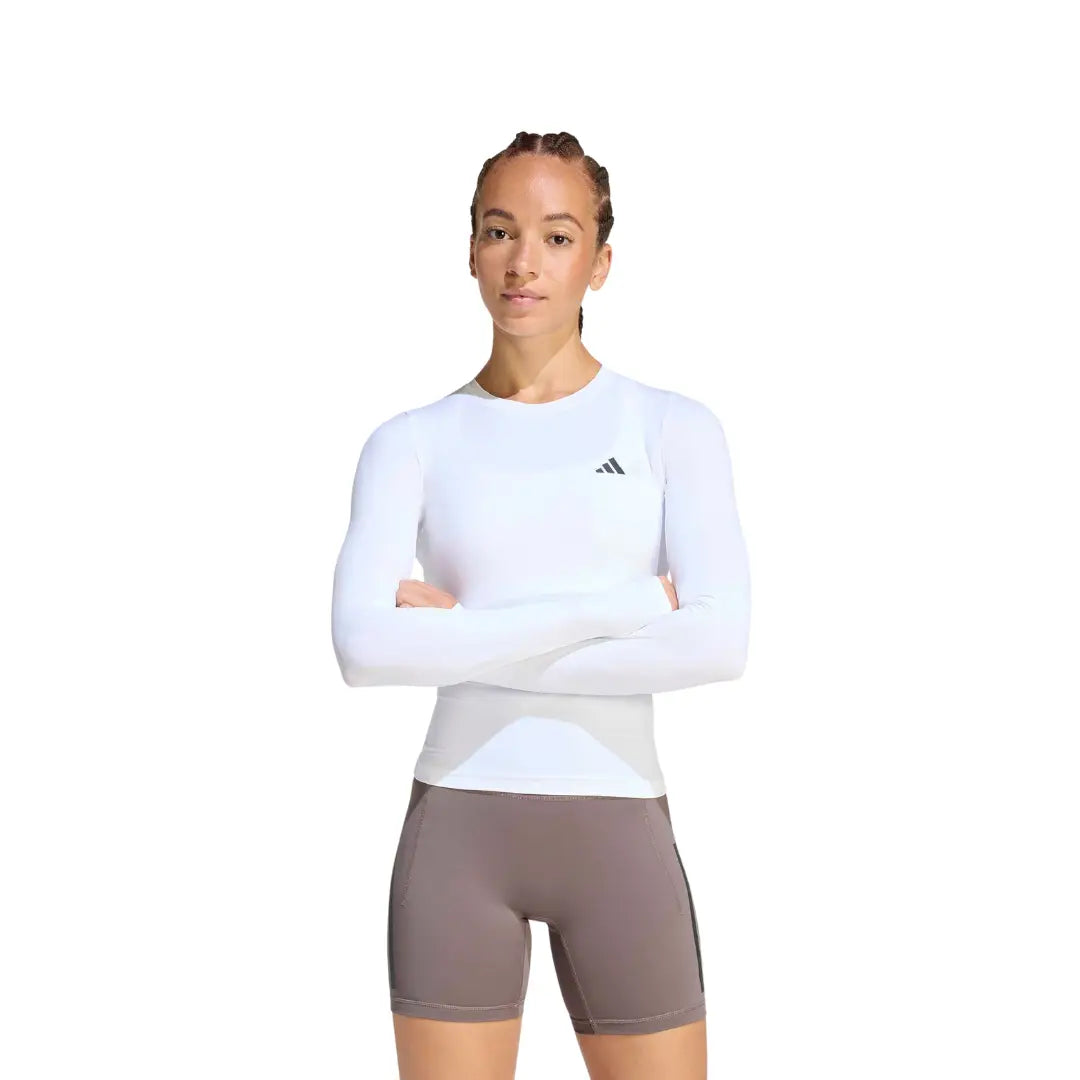 KD2211_2_APPAREL_OnModel_StandardView_grey.webp