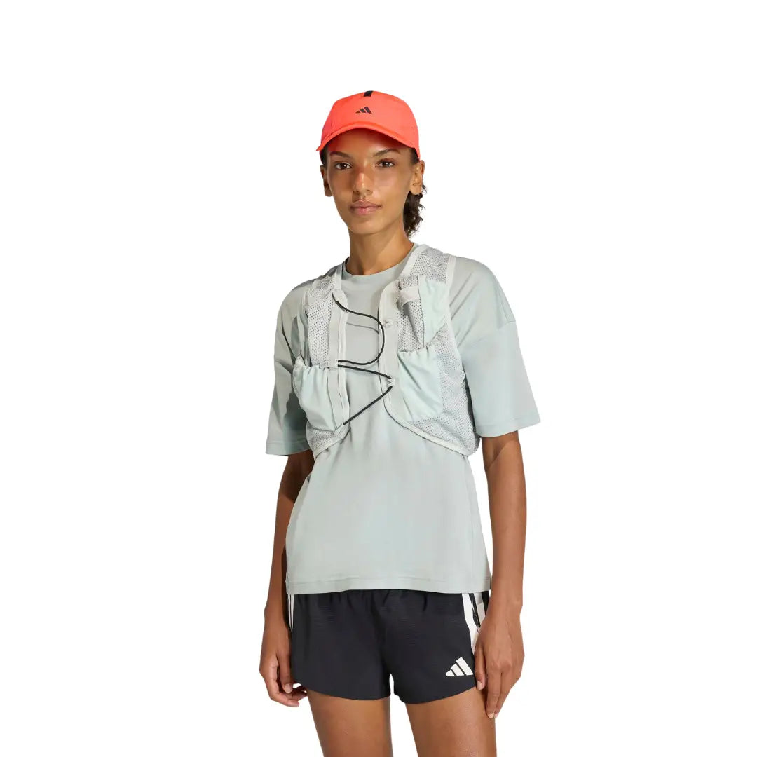KD6967_3_HARDWARE_OnModel_StandardExtraView_grey.webp